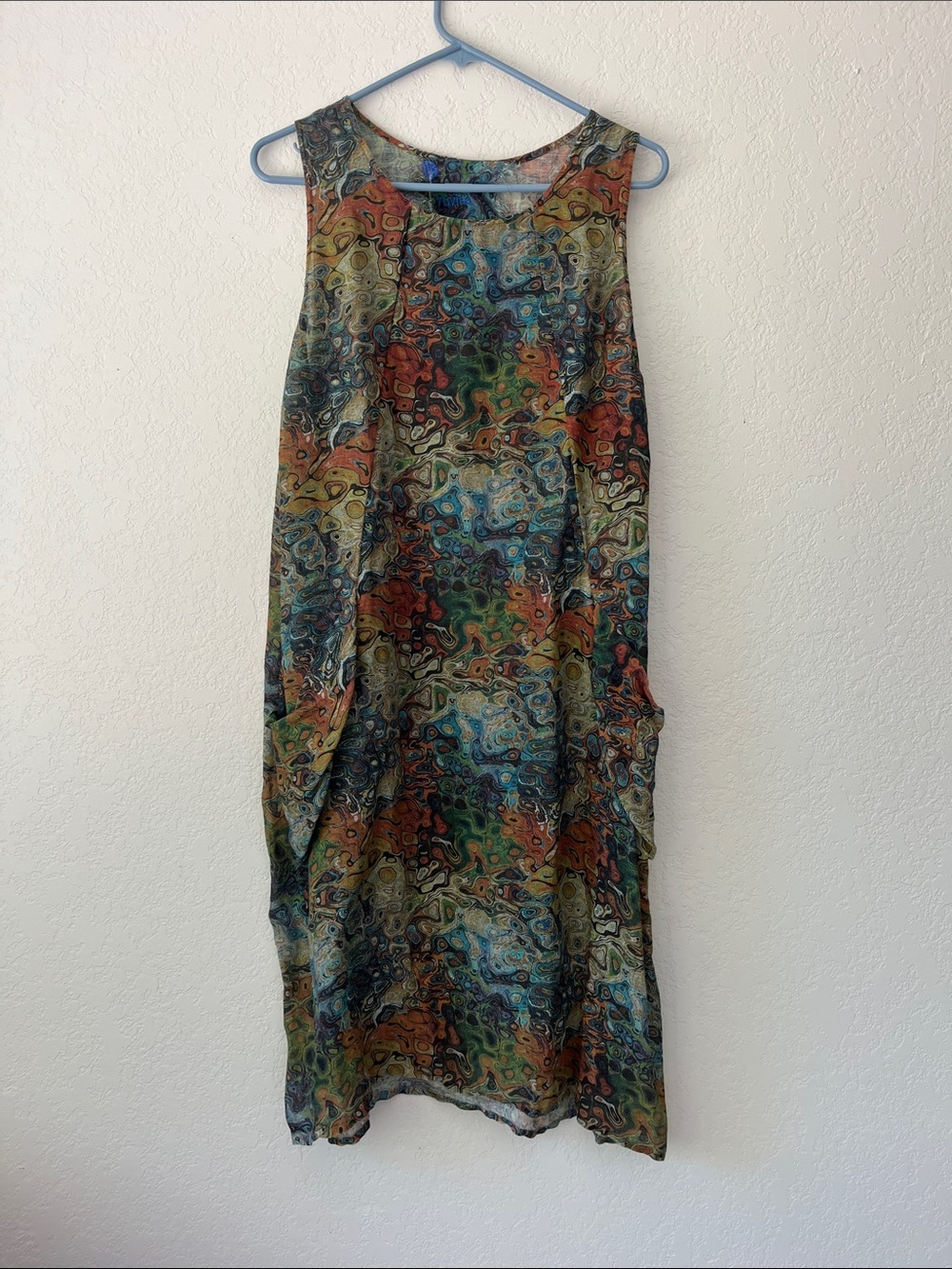 Sleeveless Multicolor Yuvita Abstract Print Midi Dress with Relaxed Fit
